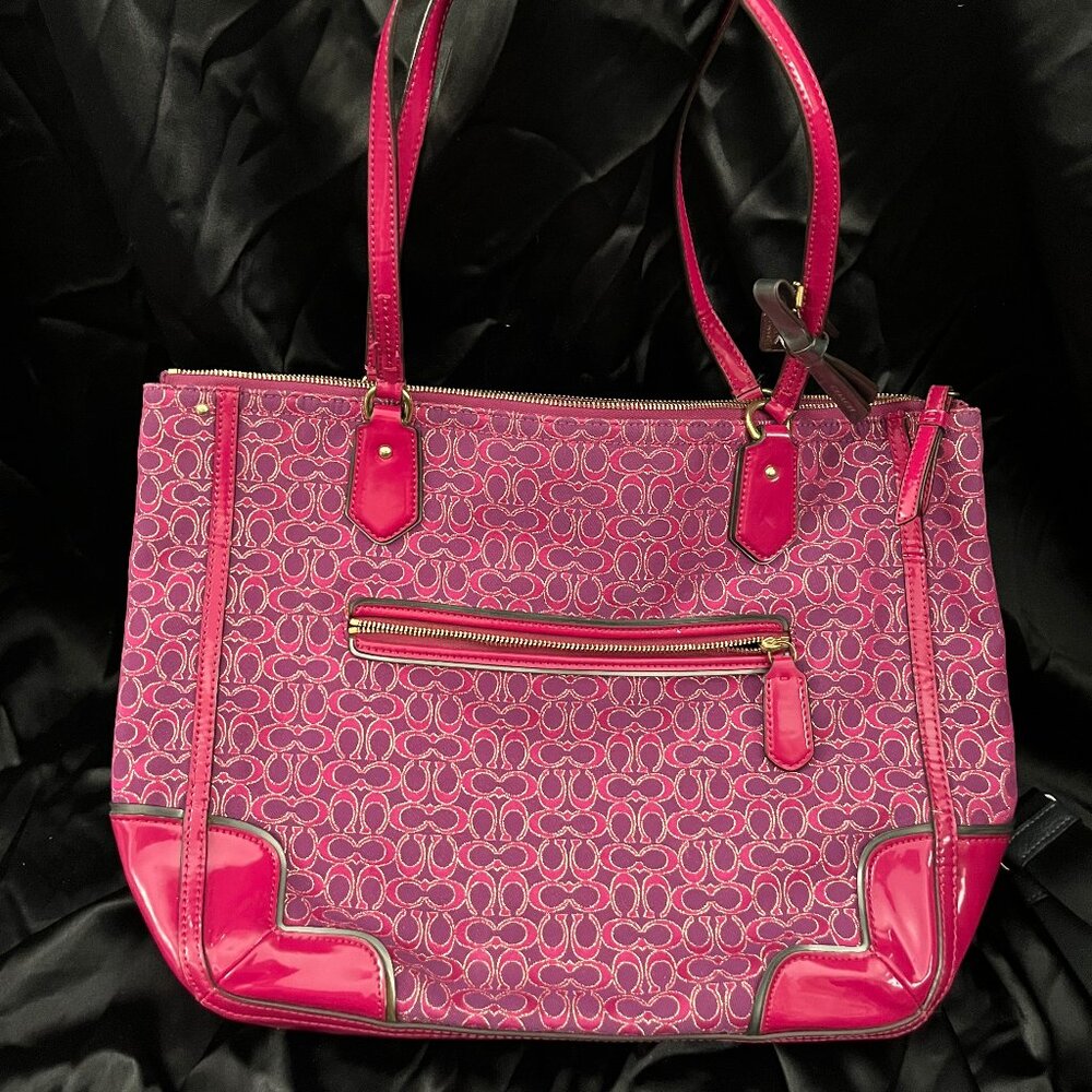 Gently owner authentic Coach Hot pink signature fabic city tote w/patent leather